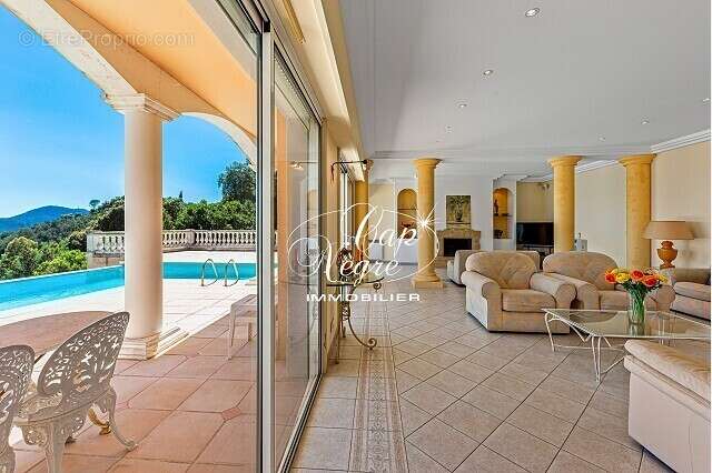 Maison à MANDELIEU-LA-NAPOULE