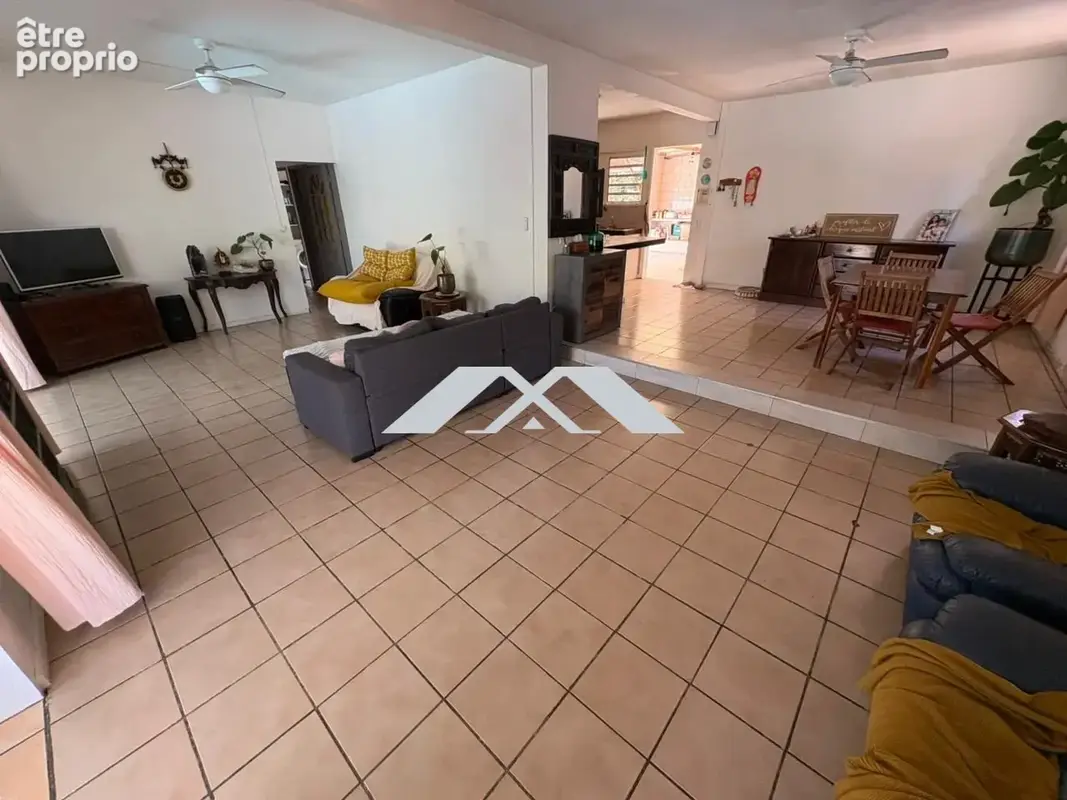 Maison 330 m² à Saint-Pierre  - photo 4