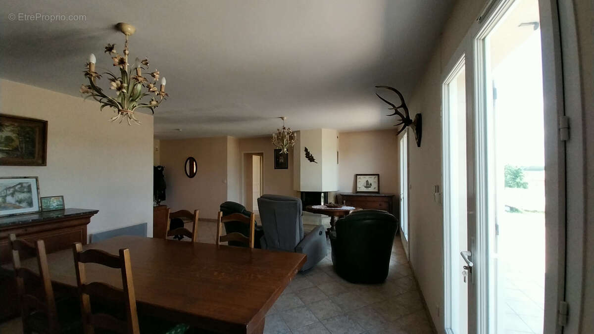 Maison à LA CHAPELLE-GONAGUET