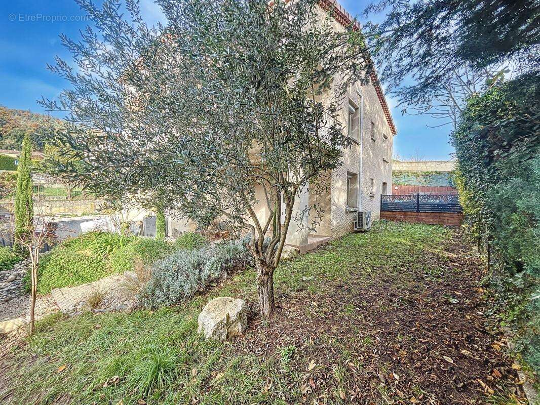 Maison à SAINT-JEAN-DE-MUZOLS