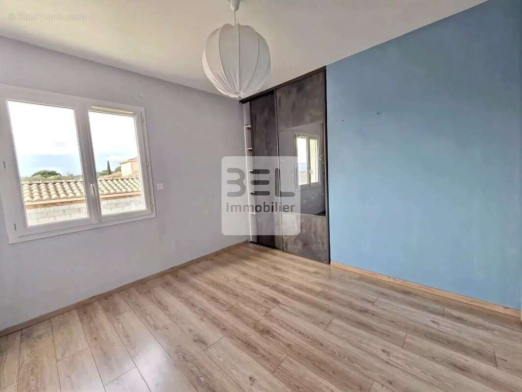 Maison à LA ROQUE-SUR-CEZE