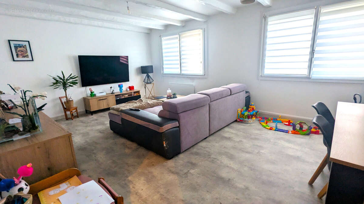 Appartement à VELAINE-EN-HAYE