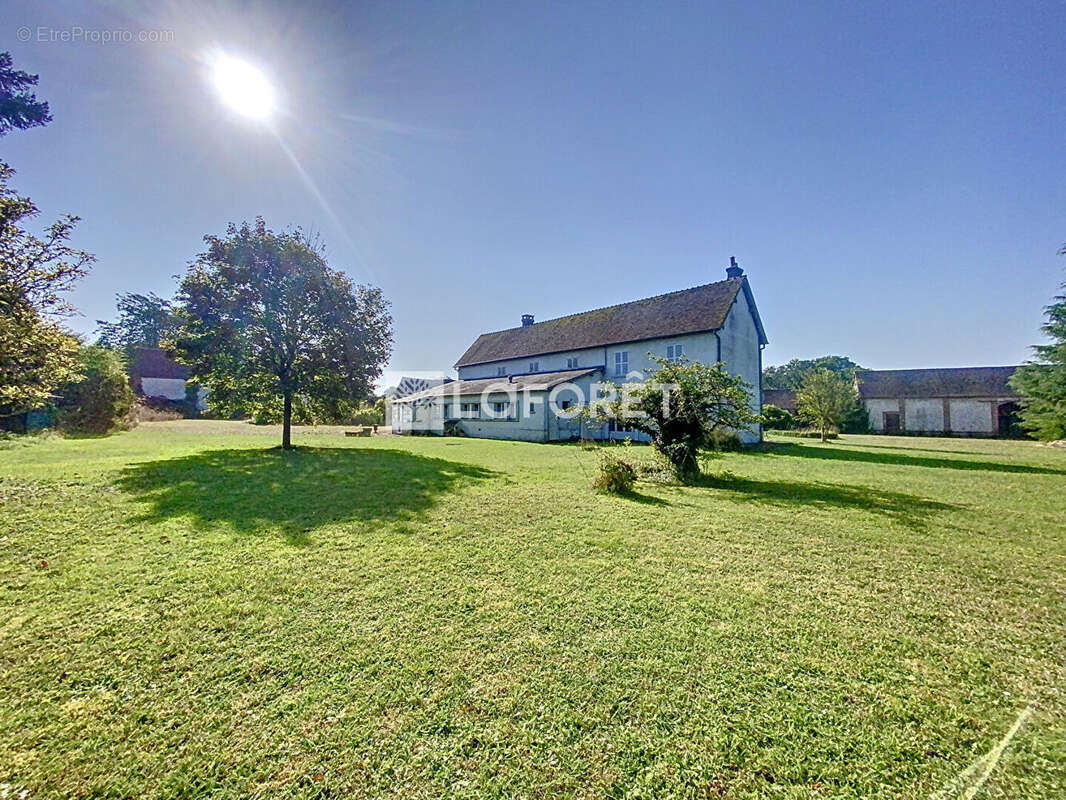 Maison à ILLIERS-L&#039;EVEQUE