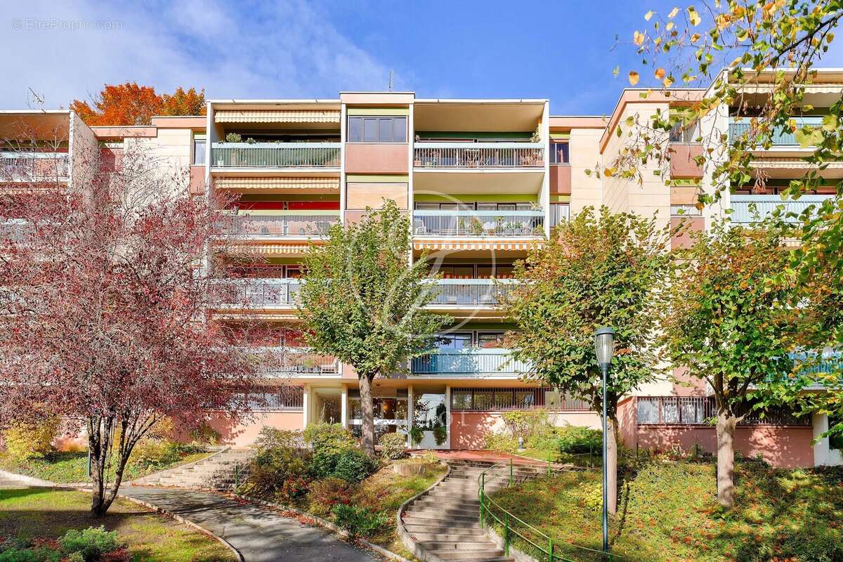 Appartement à LE MESNIL-LE-ROI