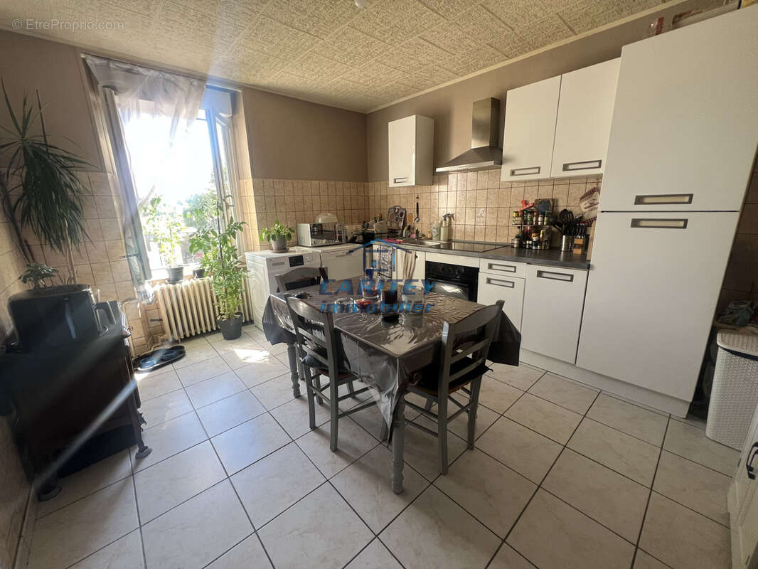 Immeuble de rapport - centre ville de LURE (70200) - photo 6