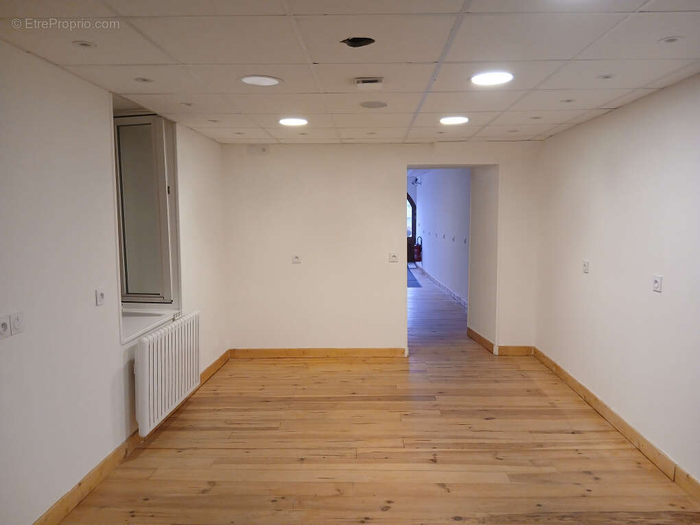 Autre à LA CHAMBRE