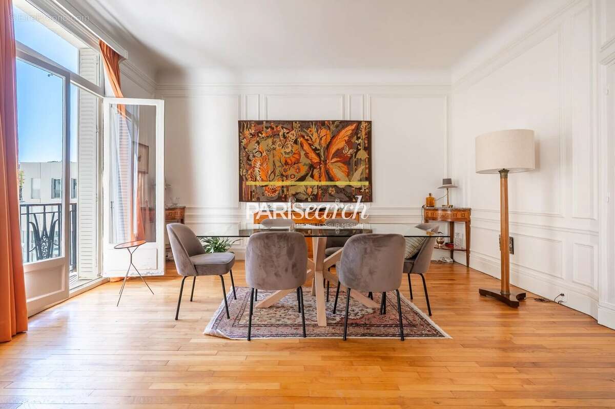 Appartement à PARIS-16E