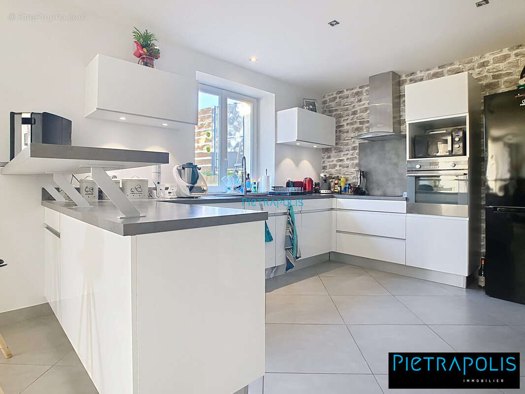 Maison à SAINT-GEORGES-DE-RENEINS