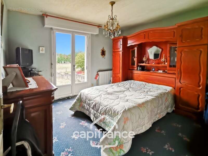 Maison à vendre 7 pièces BESSE SUR BRAYE (72)  -  terrain de 4035 m²  - - photo 7