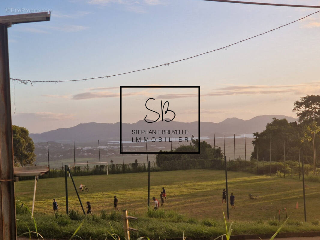 Terrain à LE LAMENTIN