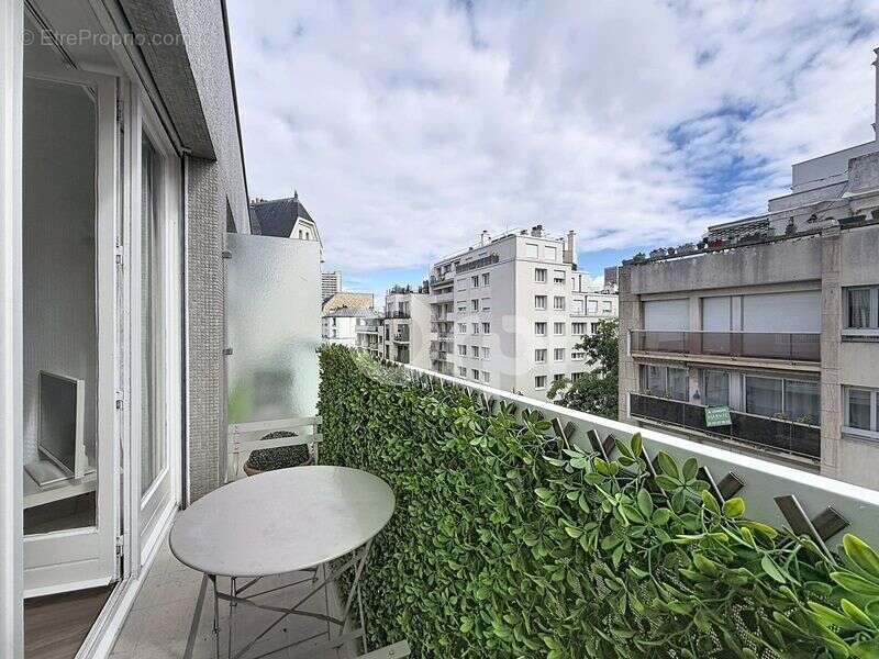 Appartement à PARIS-15E