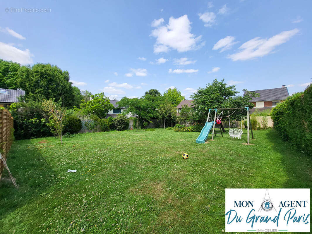 Terrain à BURES-SUR-YVETTE