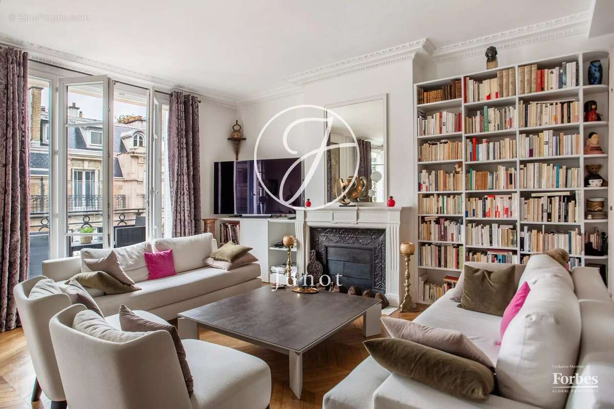 Appartement à PARIS-17E
