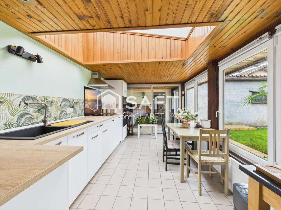 Photo 3 - Maison à SAINT-YZAN-DE-SOUDIAC