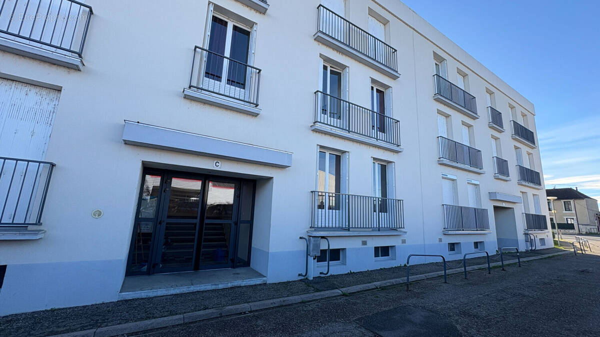 Appartement à YZEURE