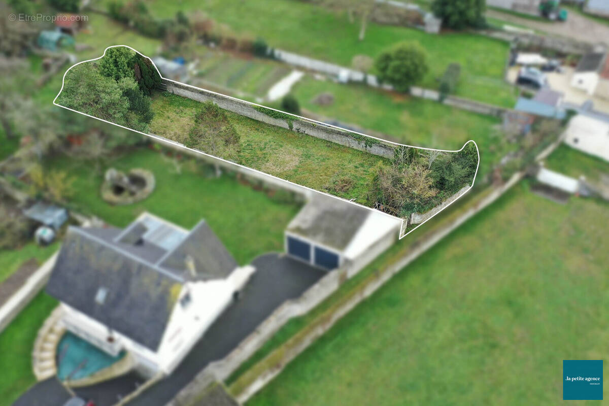 Terrain à VER-SUR-MER