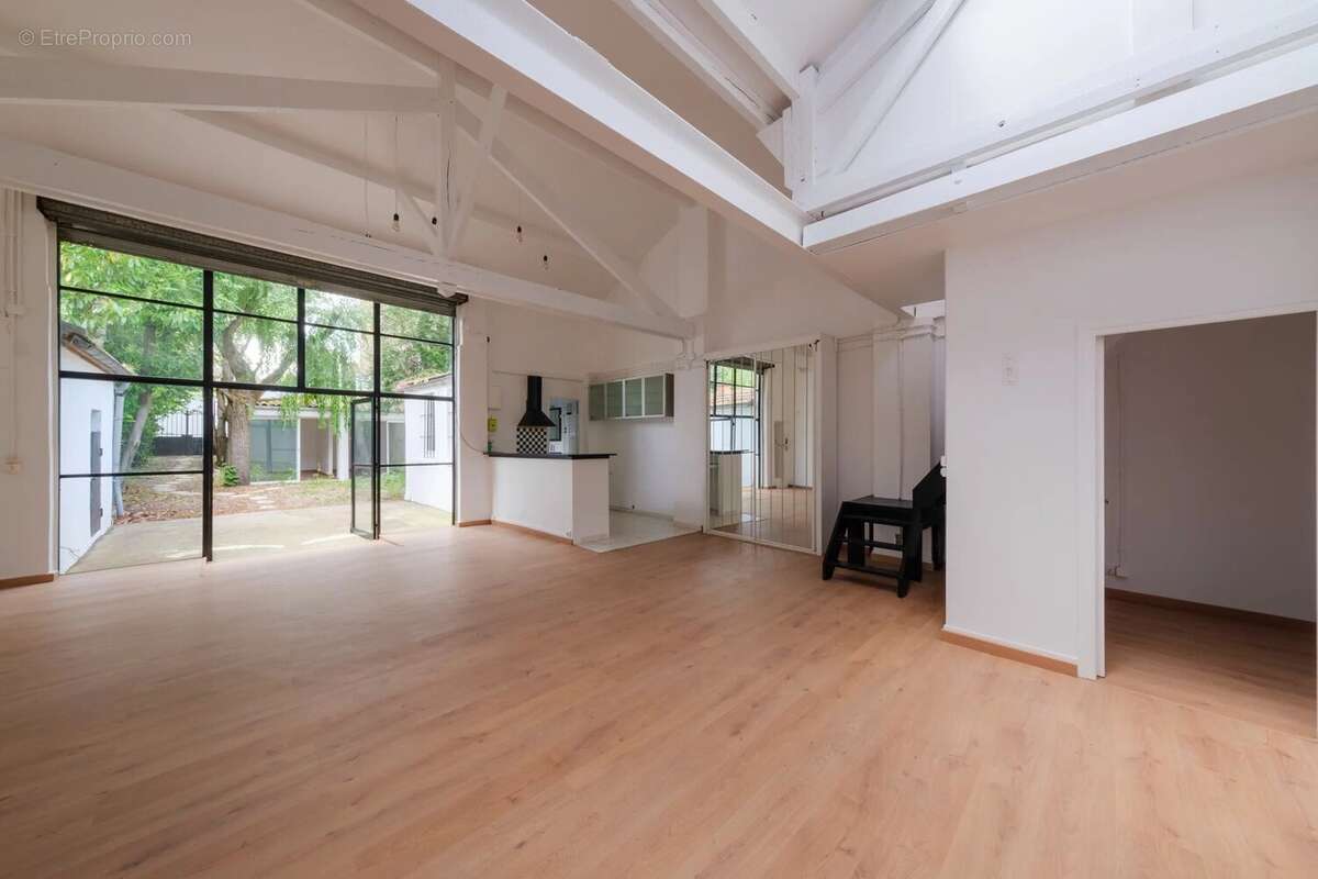 Commerce à IVRY-SUR-SEINE