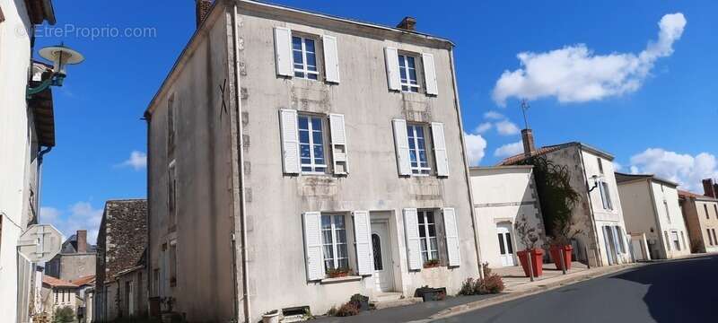 Maison à MOUTIERS-SUR-LE-LAY