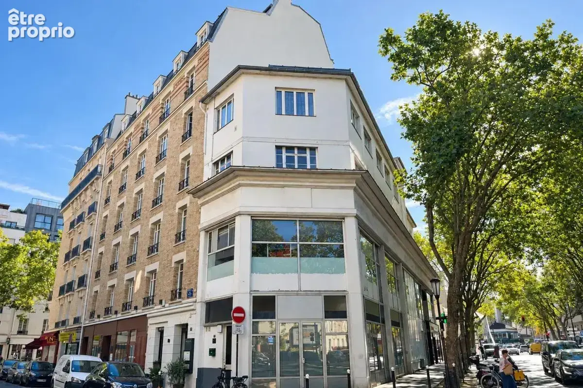 Place Marcel Sembat, à 50 mètres du métro, à vendre un local lumineux pour professions libérales au dessus d'une pharmacie - photo 6