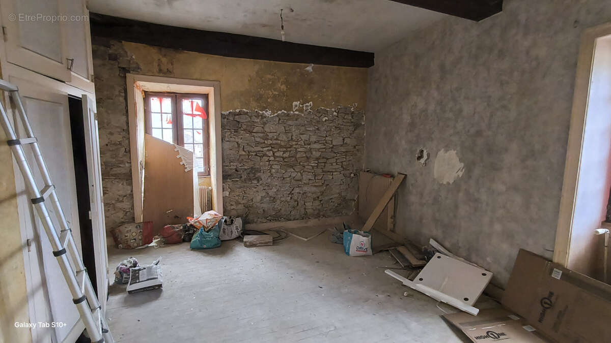 Maison à MAGNAC-BOURG