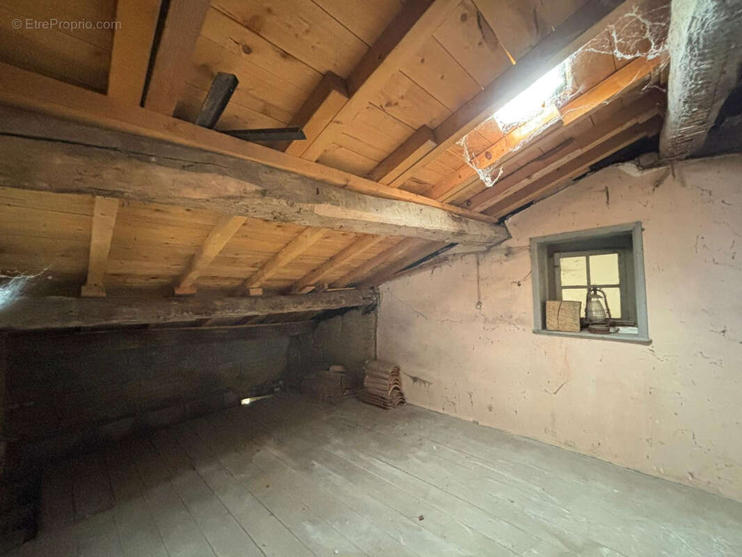 Maison à BAGE-LE-CHATEL