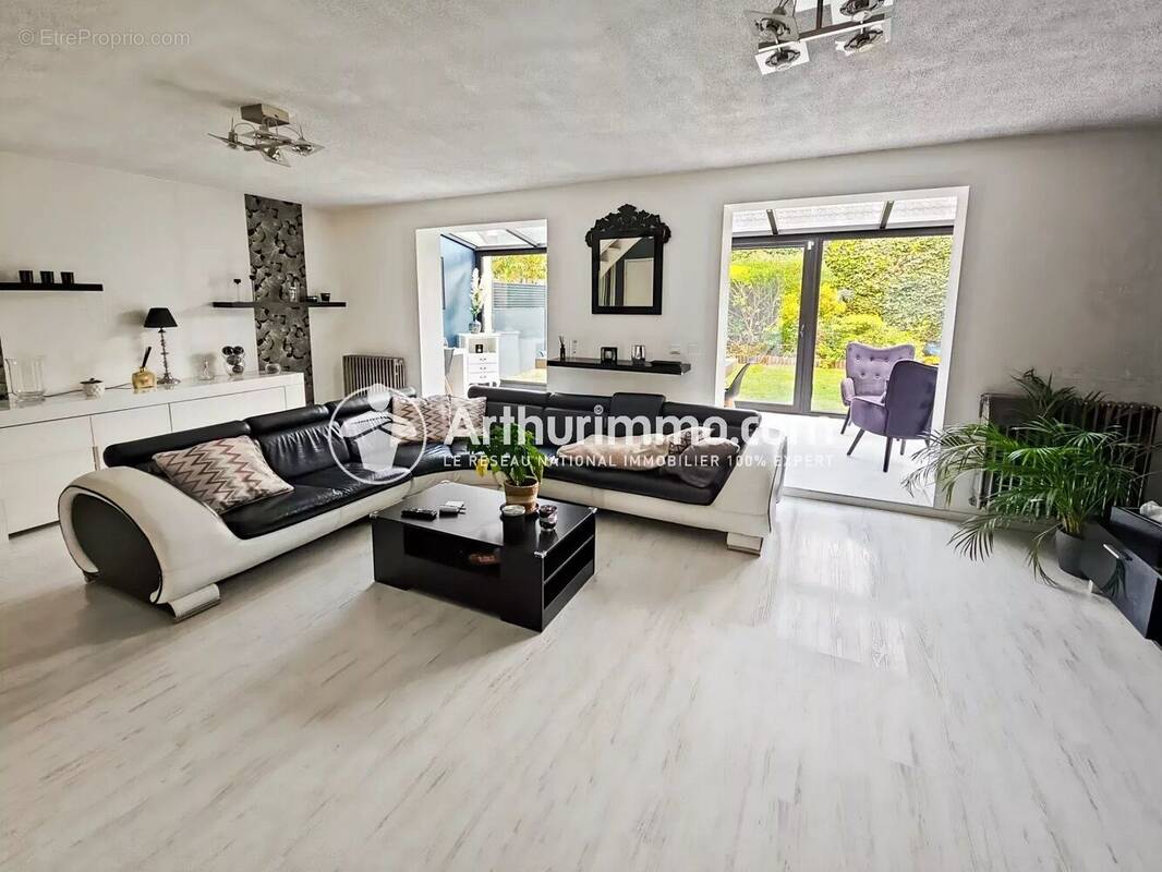 Maison à SAINT-PIERRE-DU-PERRAY