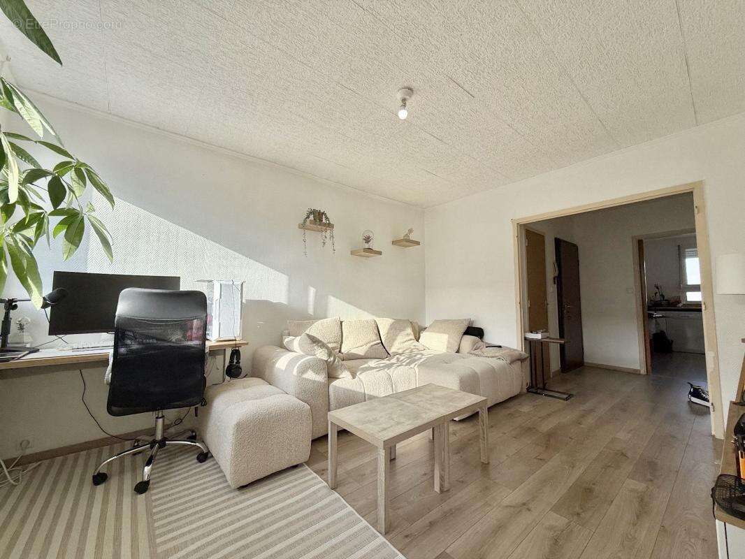 Appartement à CHENOVE