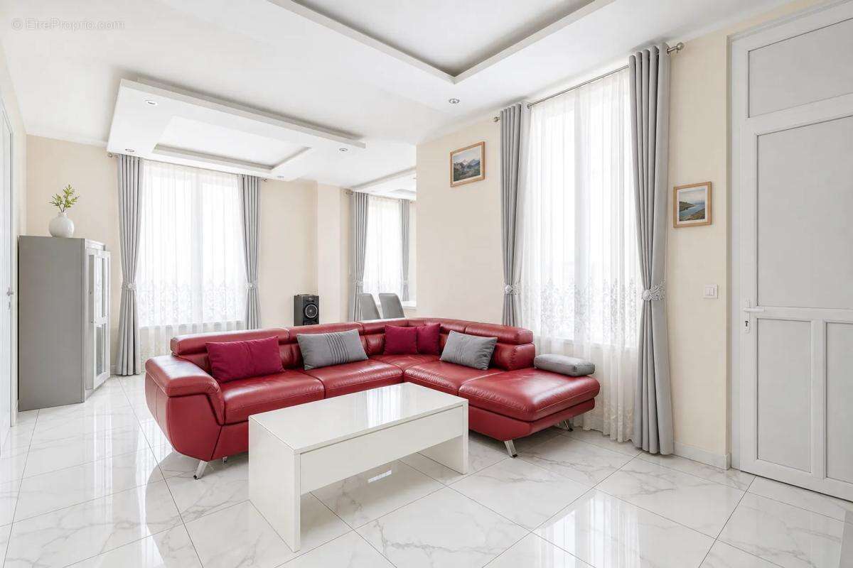 Maison de 5 pièces de 200 m² situé à Le Thillay - photo 4