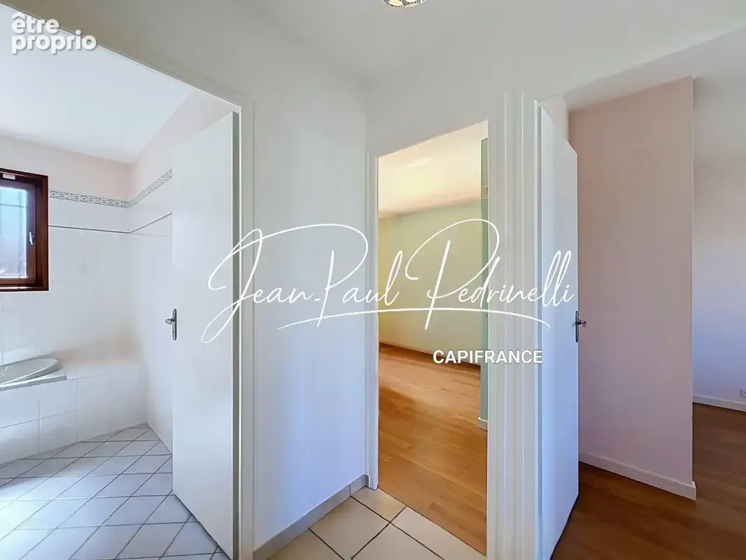 CALUIRE-ET-CUIRE – Cœur Vassieux – Villa 101 m² habitables + 115 m² Hors Carrez (double garage et annexe) – Terrain plat 770 M²  - photo 11