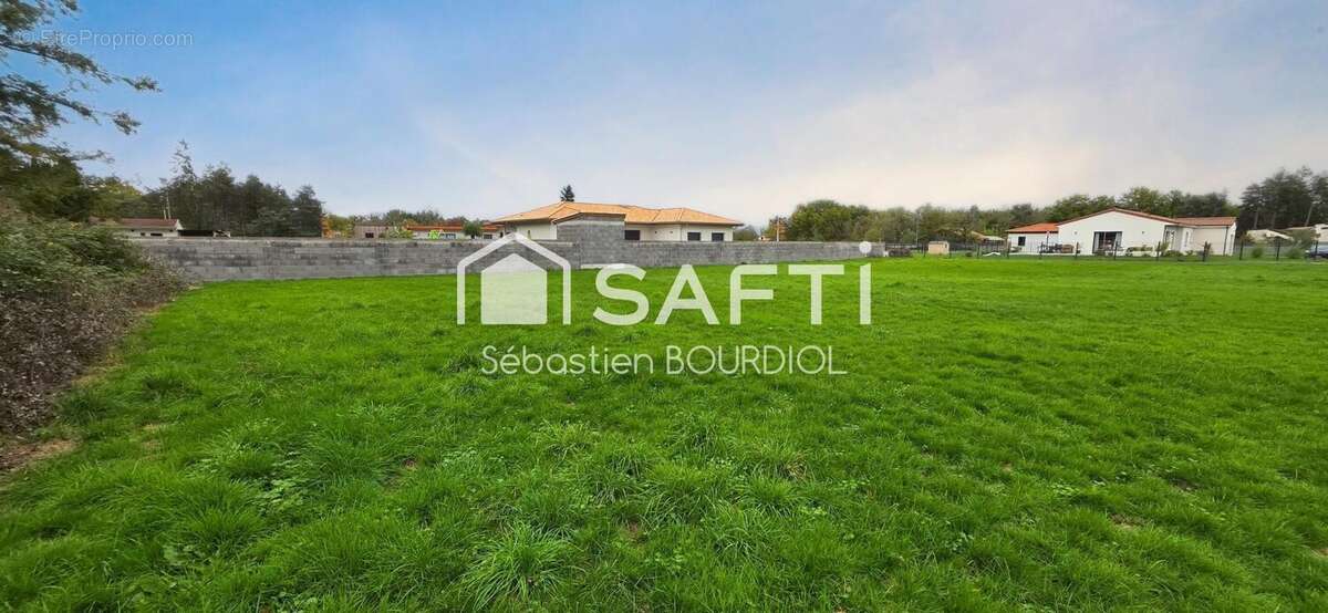 Photo 4 - Terrain à ORLEAT