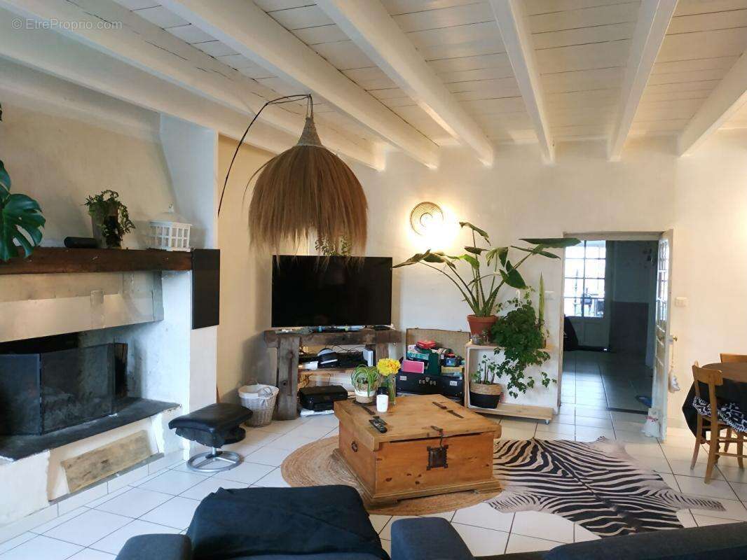 Maison à LA CHAPELLE-BASSE-MER