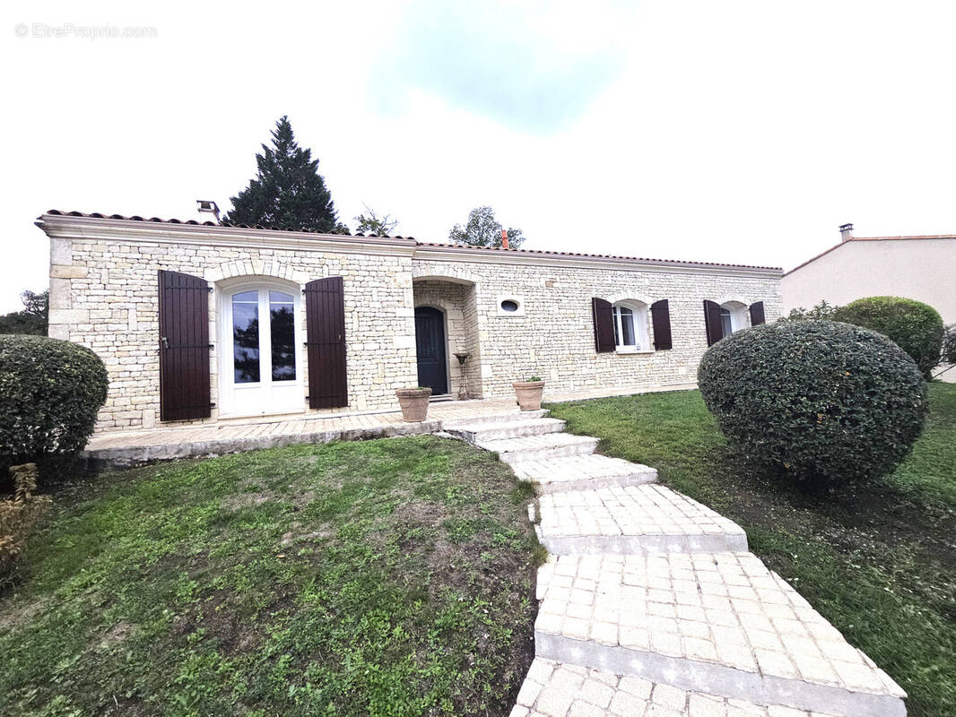 Maison à LA COURONNE