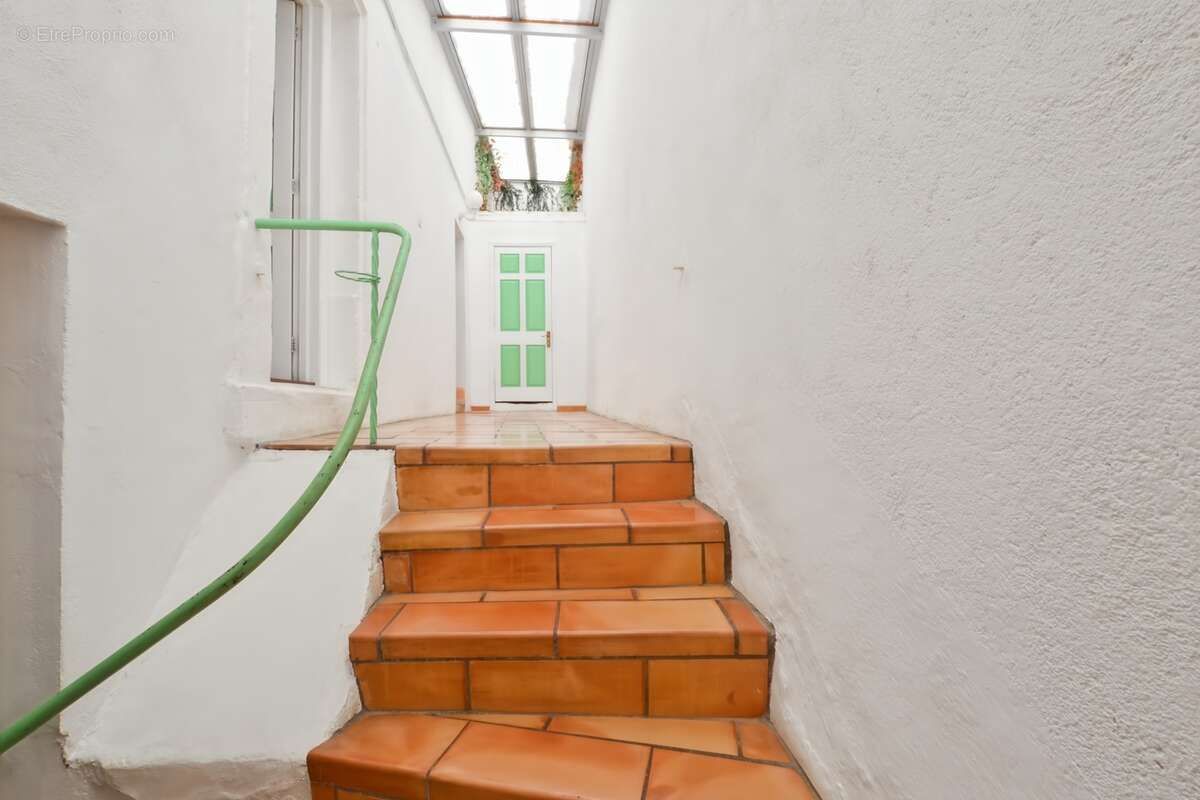 Maison de caractère 186 m² – 5 chambres dont 4 suites parentales – Terrasse – Causses-et-Veyran - photo 8