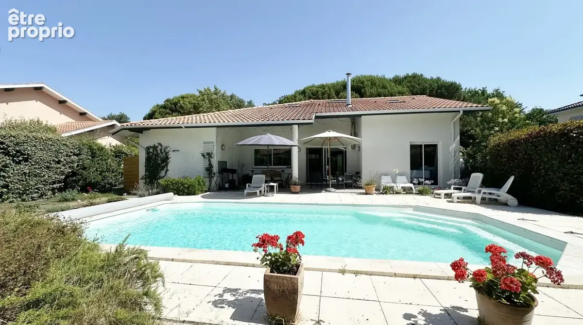 GOLF ET CENTRE VILLE VILLA A PIED POUR CETTE VILLA DE 6 Pièces de 150 m2 sur une parcelle de 800 m2 avec piscine - photo 22
