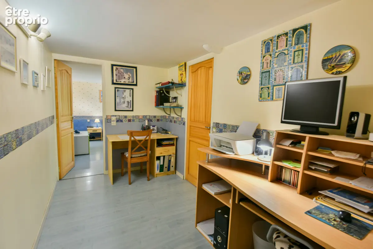 Maison plein de charme ,11pièce(s) 156 m2, 2 logements, garage et piscine - photo 11