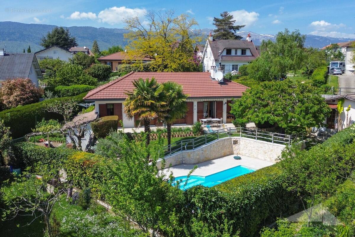 Maison à CHALLEX