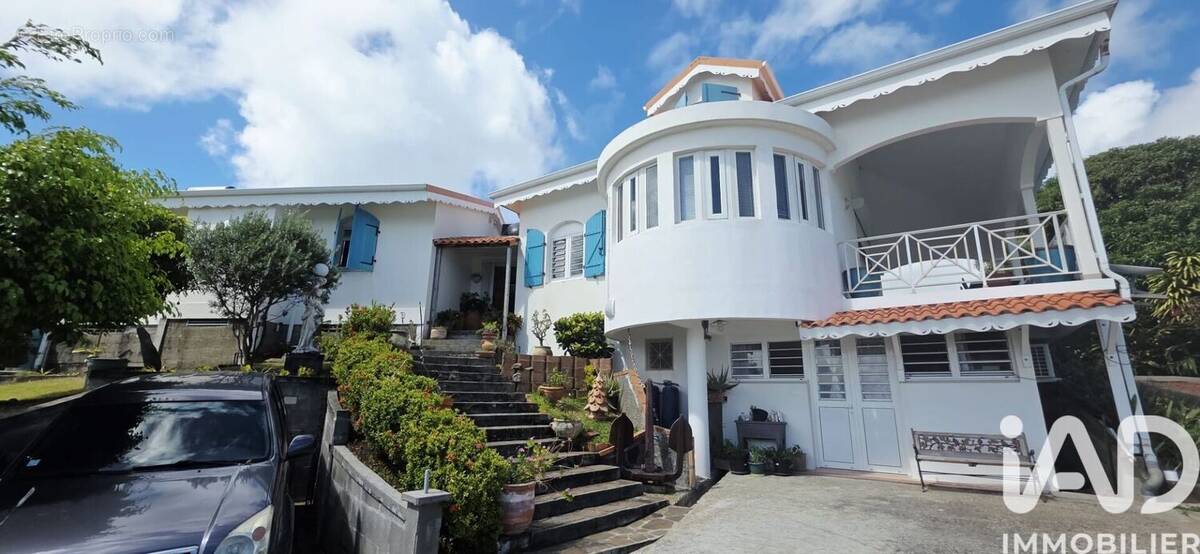 Photo 1 - Maison à LE ROBERT