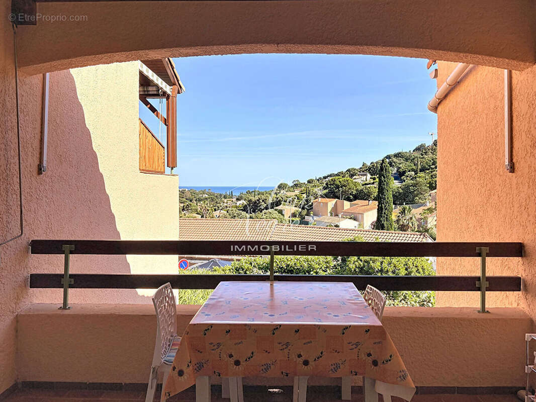Mazet t3 vue mer rénové dans résidence calme avec piscine à vendre à cavalaire sur mer - golfe de saint tropez - photo 2