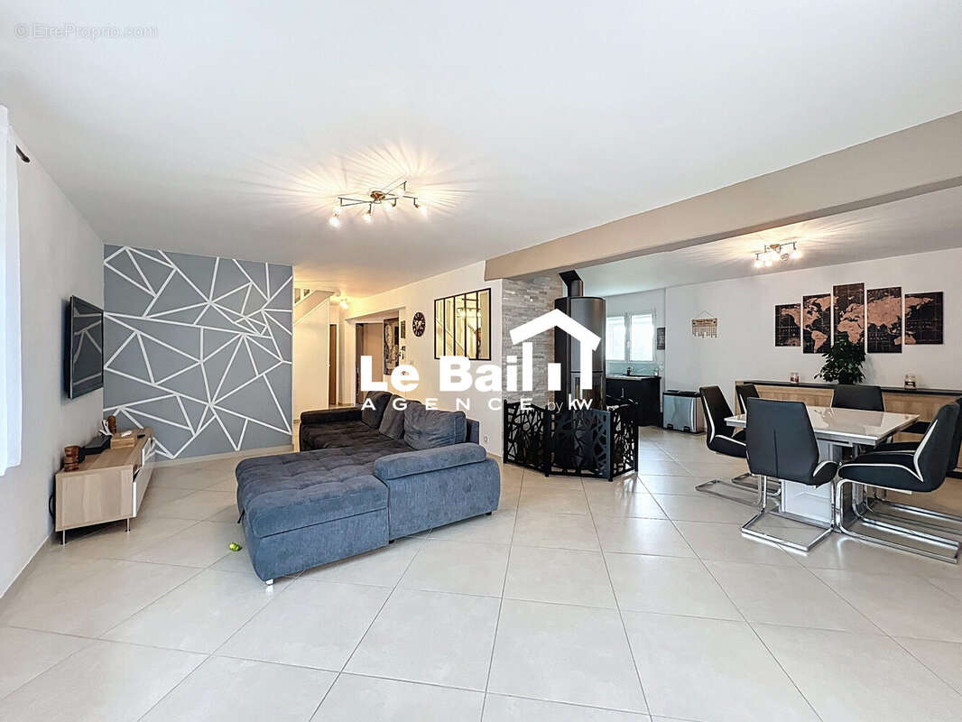 Maison 162 m² à Neuville-Bosc  - photo 2