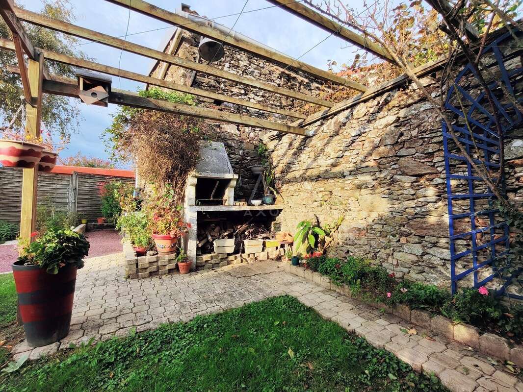 Maison à LA CHAPELLE-BASSE-MER