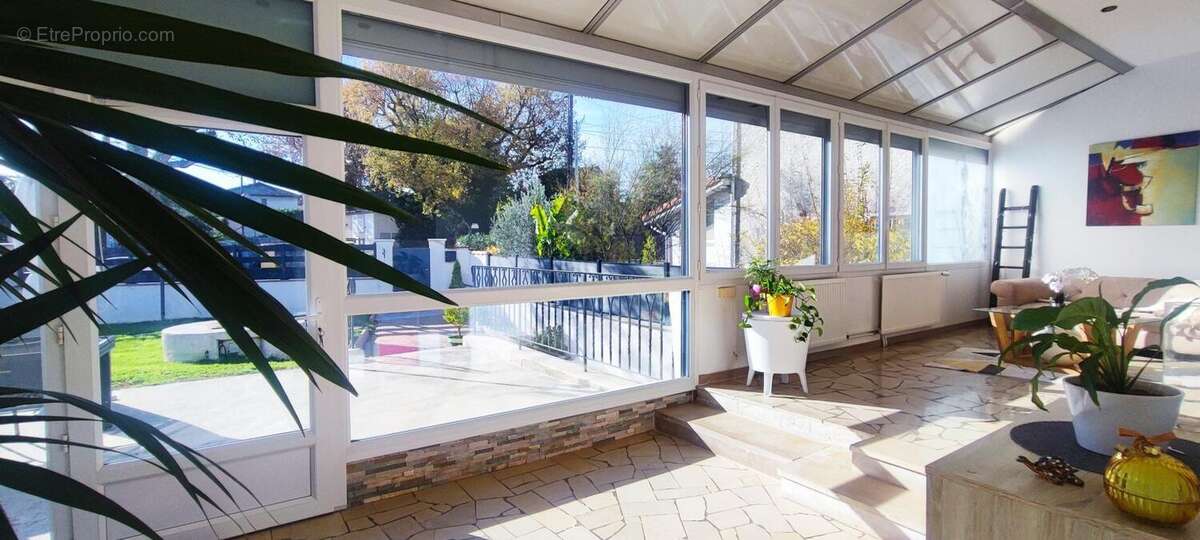 Maison à GREZIEU-LA-VARENNE