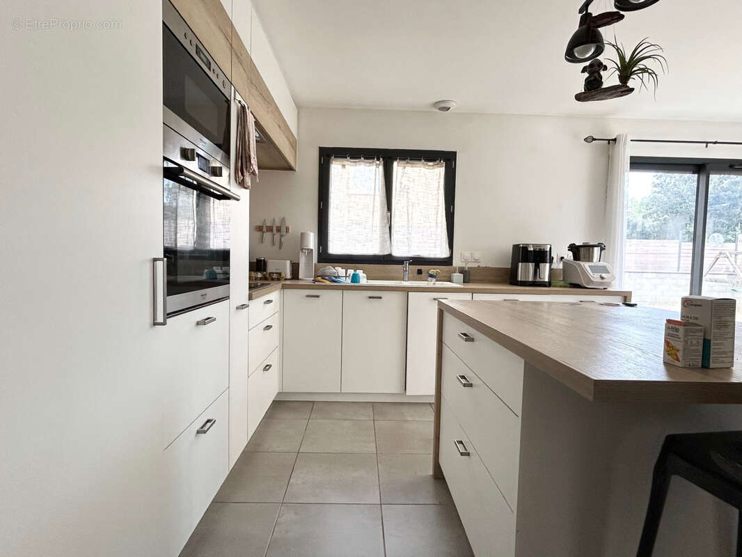 Maison à SAINT-QUENTIN-LA-POTERIE