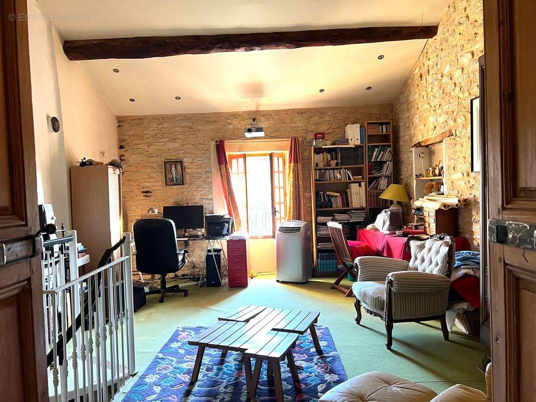 Maison à vendre à GOULT avec une terrasse et un jardin - photo 10
