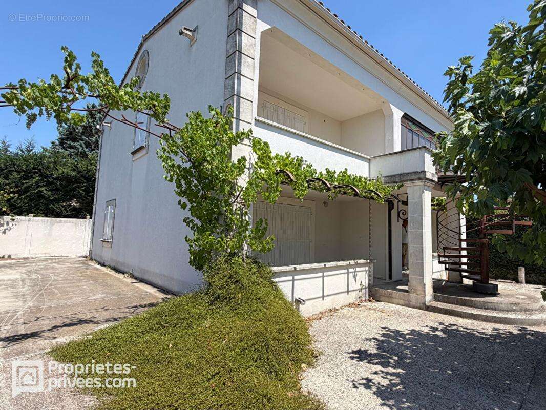 Maison à LE PONTET
