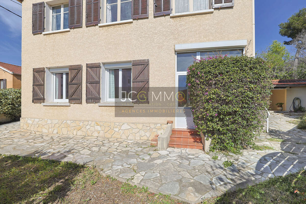 Maison à fort potentiel composée de 2 appartements - Bas Faron à Toulon - photo 27