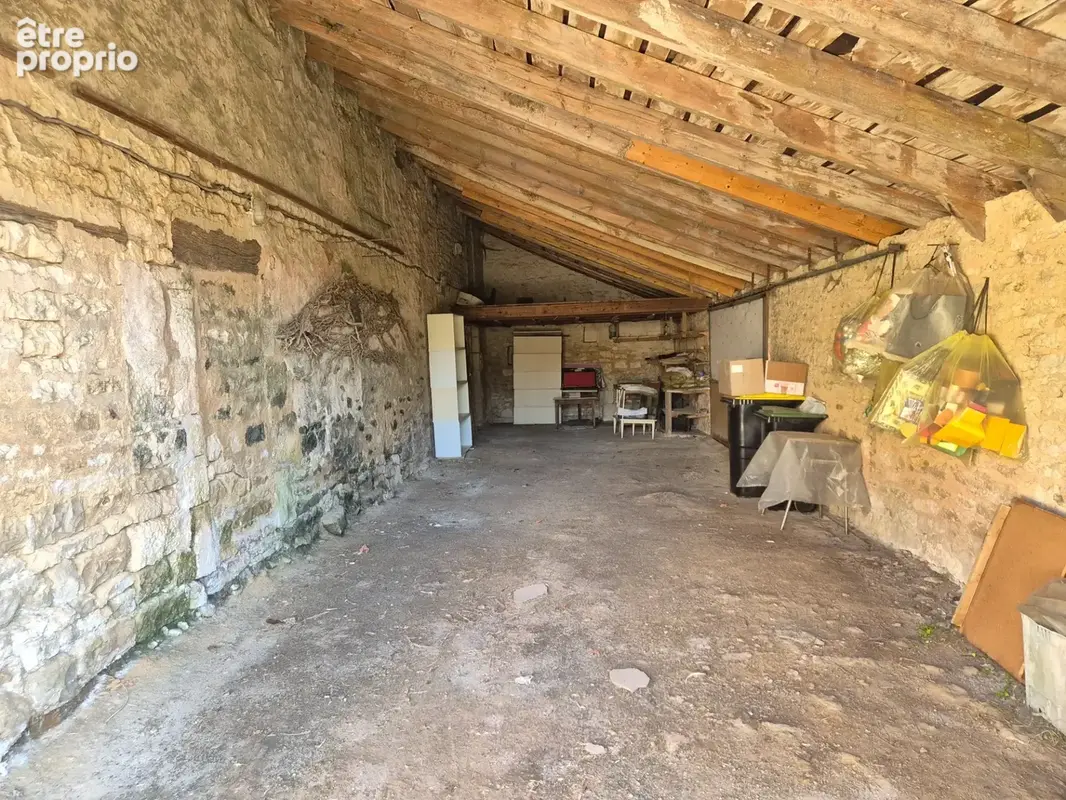 Corps de Ferme de 340 m2, avec plusieurs maisons indépendantes et 200 m2 de dépendances - photo 95