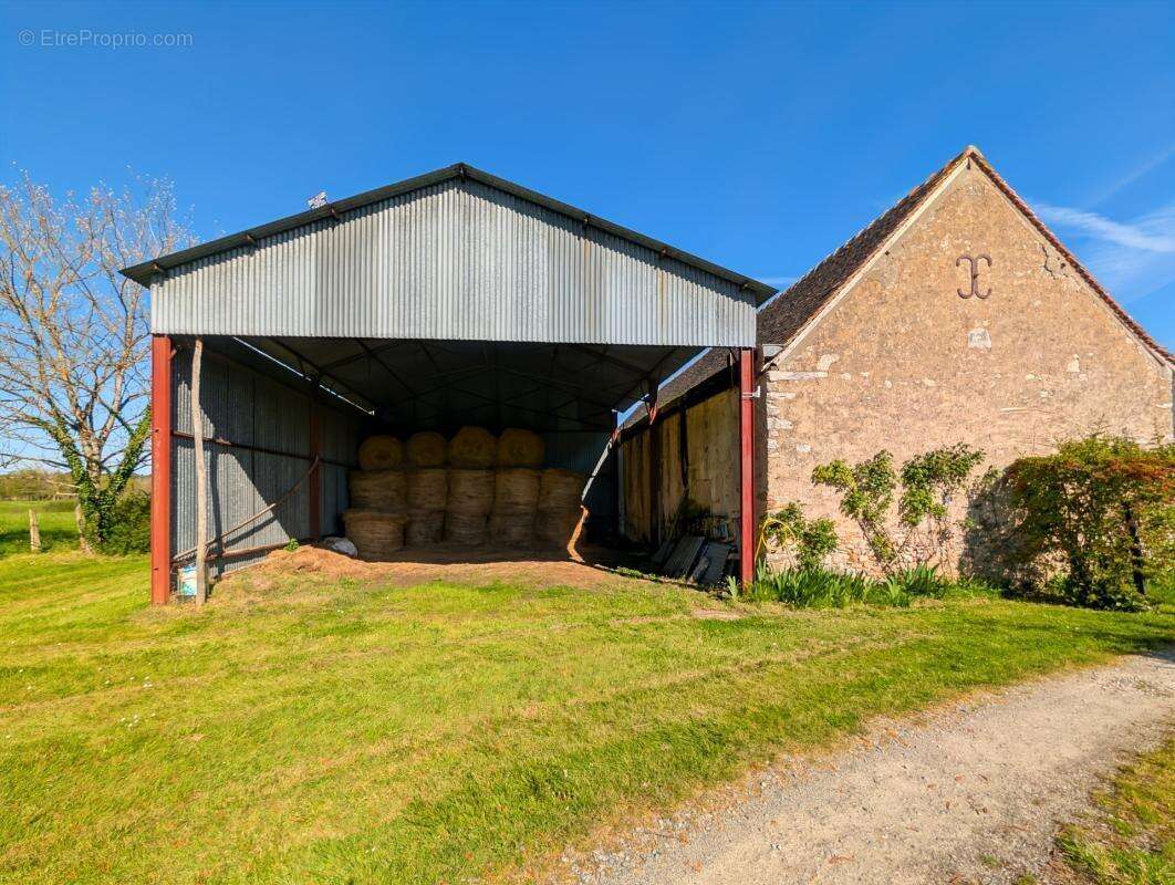 Propriété avec hangar et 4 800 m² de terrain - photo 3