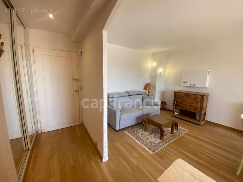 Appartement à vendre 2 pièces HYERES (83) - Port de Hyères - Parking - Terrasses - Cave - photo 10