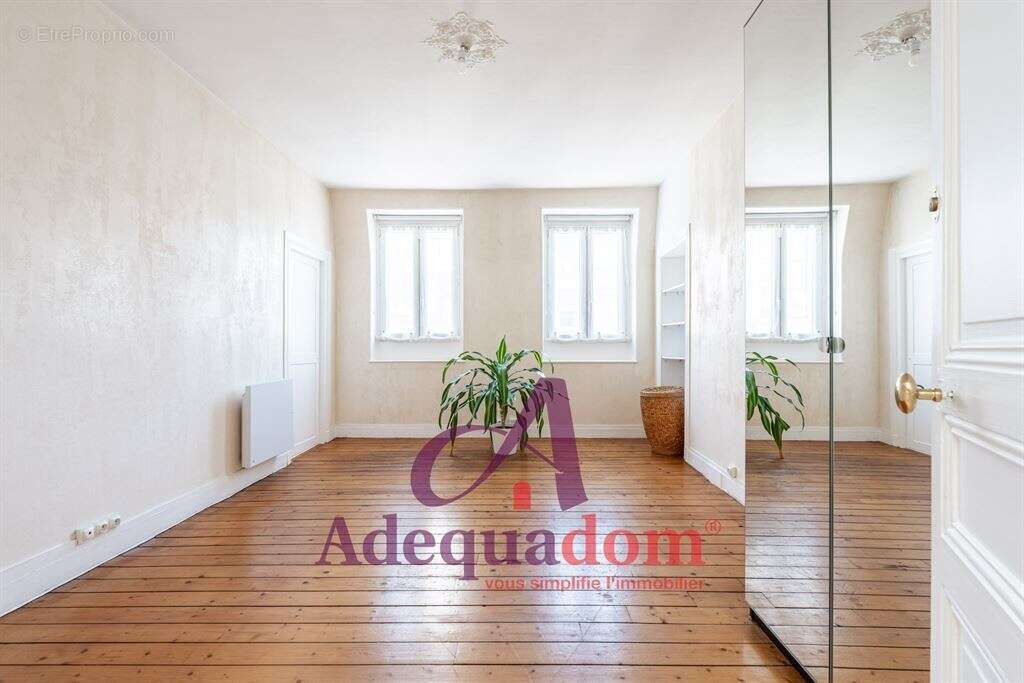 Maison à COURBEVOIE