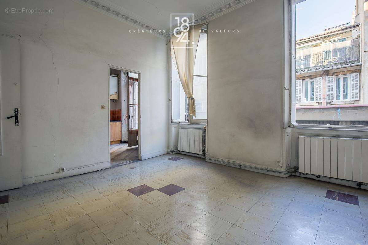 Appartement à MARSEILLE-1E